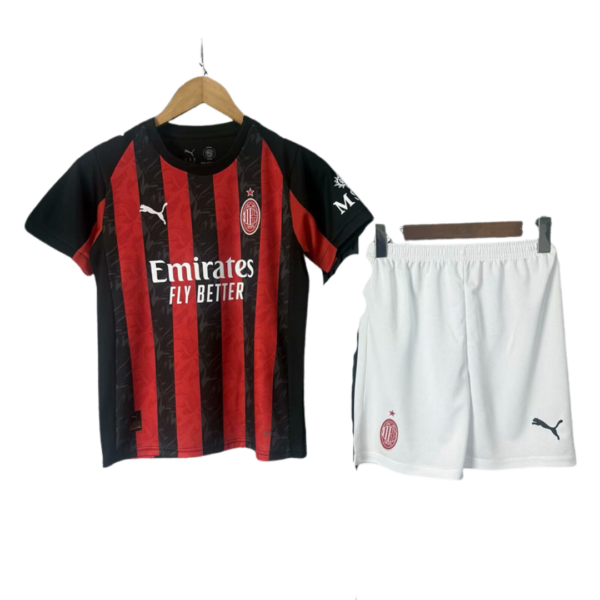 Conjunto Niño AC Milán 2025/26